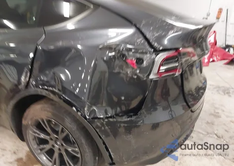 2025 Tesla Model Y Long Range Dual Motor All-Wheel Drive z USA, uszkodzony, nr VIN 7SAYGDED3SF269554